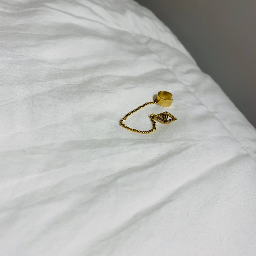 Cuff Earring with Chain - Picture 3 of 3